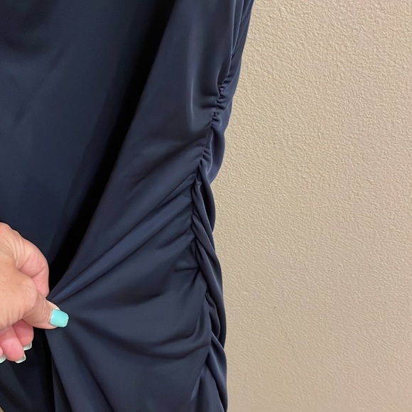 A pea In The Pod Maternity Navy blue ruching sides dress size Med square neck - Picture 4 of 8